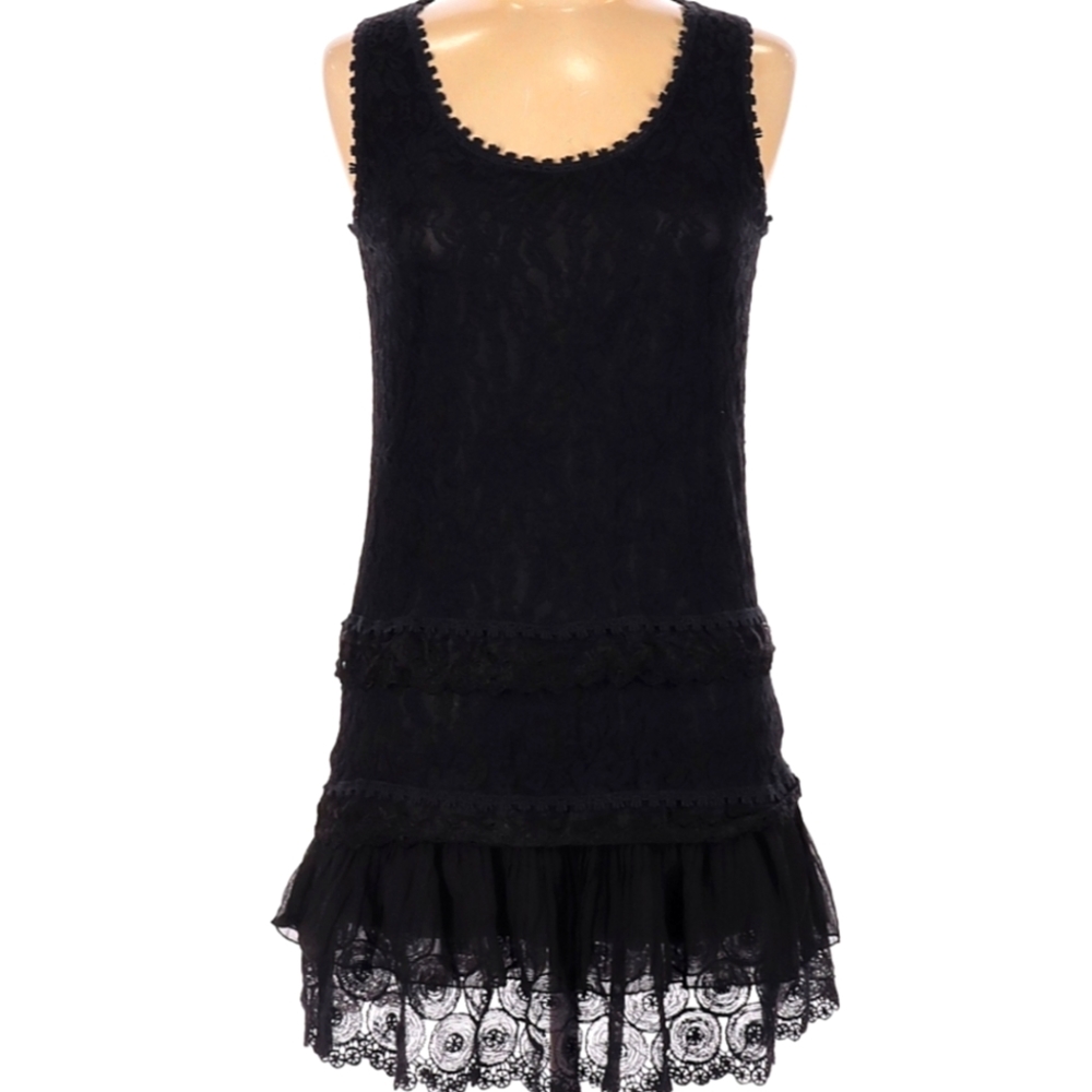 BCBGMaxAzria lace dress with ruffles & classic aesthetic designer lbd XS